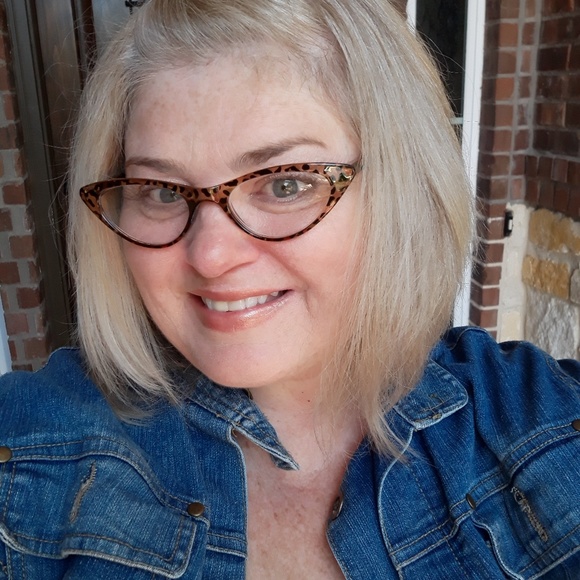 Meet your Posher, Carey Ann - Picture 3 of 3